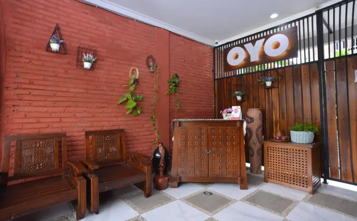 Депок: Royal Gejayan Homestay By OYO Rooms