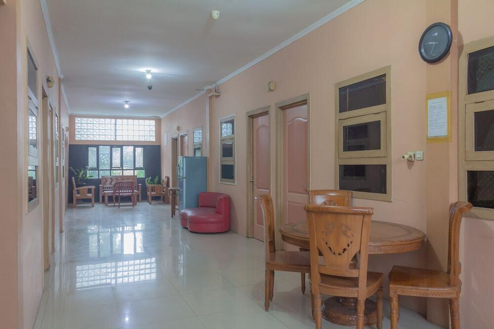 Тангеранг: Pelangi Guest House by OYO Rooms