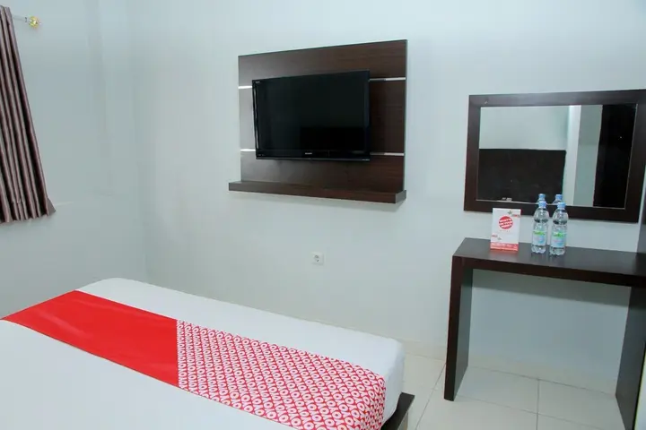Палу: Grand Wisata Hotel by OYO Rooms