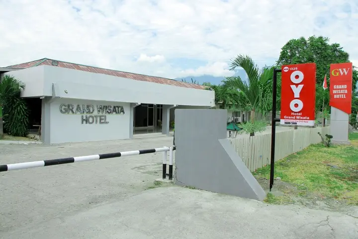 Палу: Grand Wisata Hotel by OYO Rooms