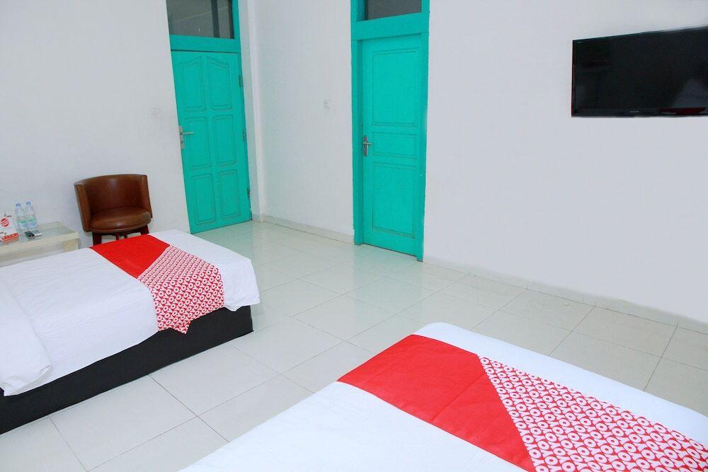 Палу: Grand Wisata Hotel by OYO Rooms