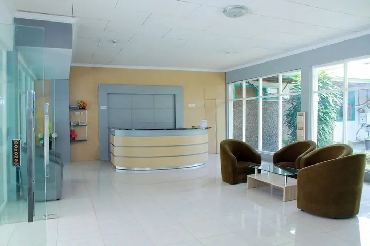 Палу: Grand Wisata Hotel by OYO Rooms