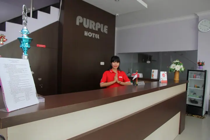 Палу: Purple Hotel by OYO Rooms