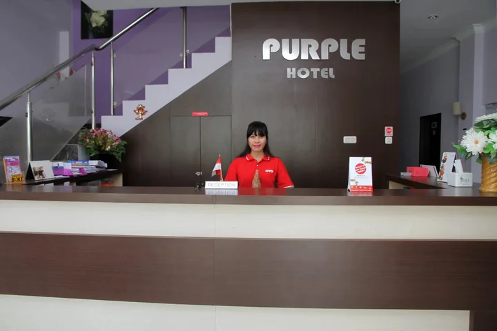 Палу: Purple Hotel by OYO Rooms