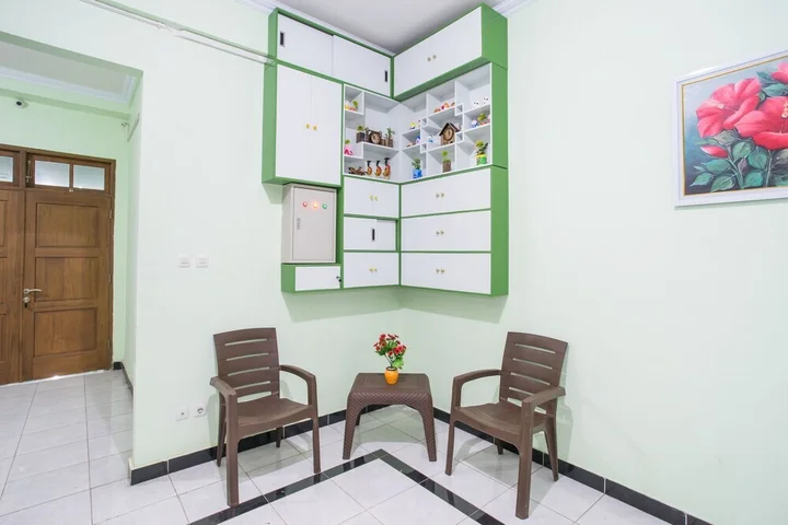 Батуретно: Rhona Guest House Syariah by OYO Rooms
