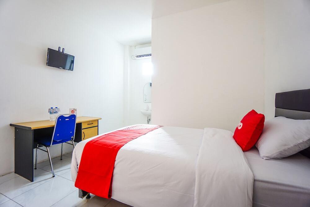 Вори: Edward Residence Malalayang by OYO Rooms