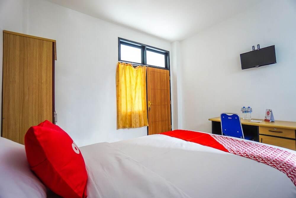 Вори: Edward Residence Malalayang by OYO Rooms