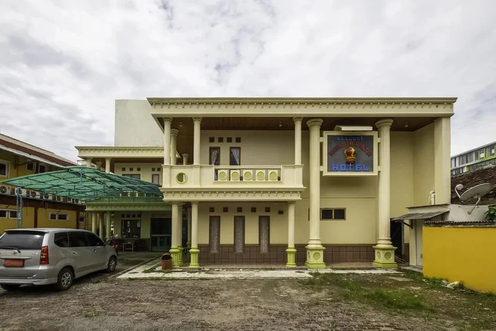 Пелабухан-рату: Hotel Mahkota Pantai by OYO Rooms