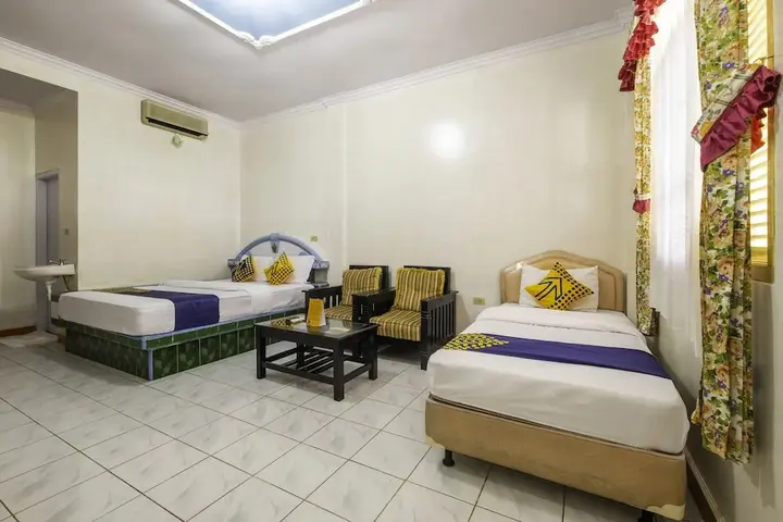 Пелабухан-рату: Hotel Mahkota Pantai by OYO Rooms