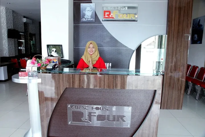 Палу: R Four Hotel by OYO Rooms