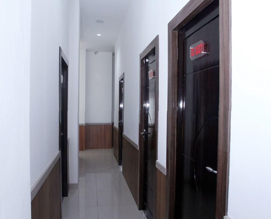 Палу: R Four Hotel by OYO Rooms