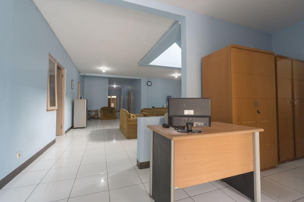 Куруг: Rotterdam Guest House by OYO
