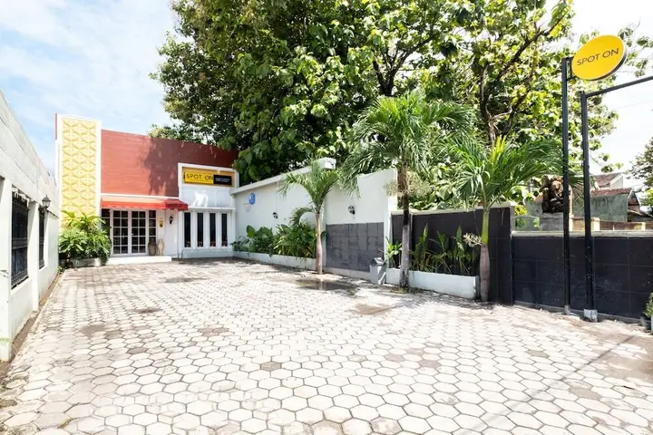 Батуретно: Rumah Nugraha Hotel Syariah by OYO Rooms