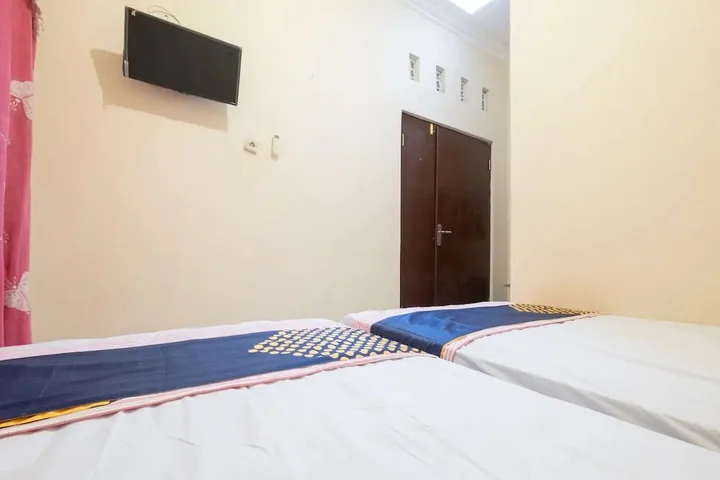 Батуретно: Rumah Nugraha Hotel Syariah by OYO Rooms