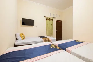 Батуретно: Rumah Nugraha Hotel Syariah by OYO Rooms