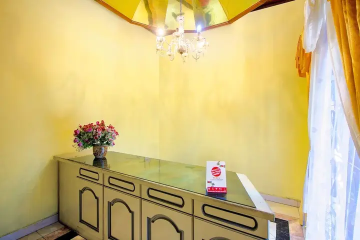 Депок: Hotel Mawar Saron 2 by OYO Rooms