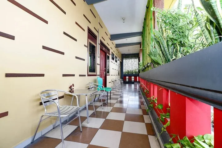Суракарта: Wisma Daun by OYO Rooms