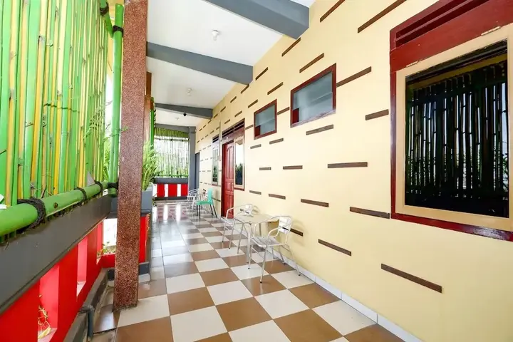 Суракарта: Wisma Daun by OYO Rooms
