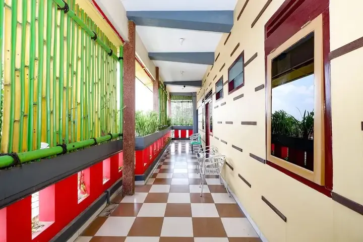 Суракарта: Wisma Daun by OYO Rooms