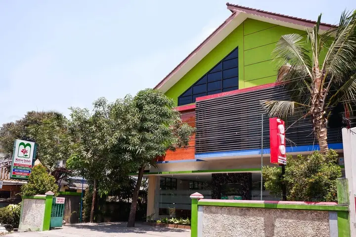 Суракарта: Mawar Indah Hotel by Oyo Rooms