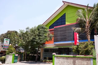 Суракарта: Mawar Indah Hotel by Oyo Rooms