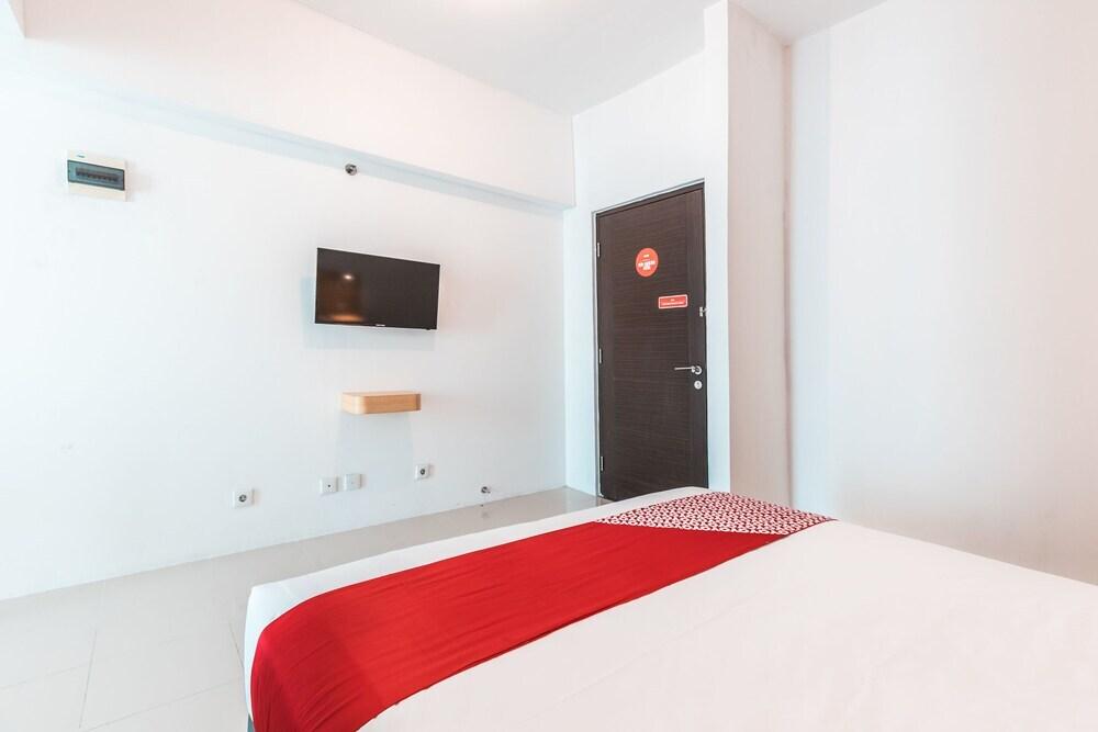 Тангеранг: The Habitat by OYO Rooms