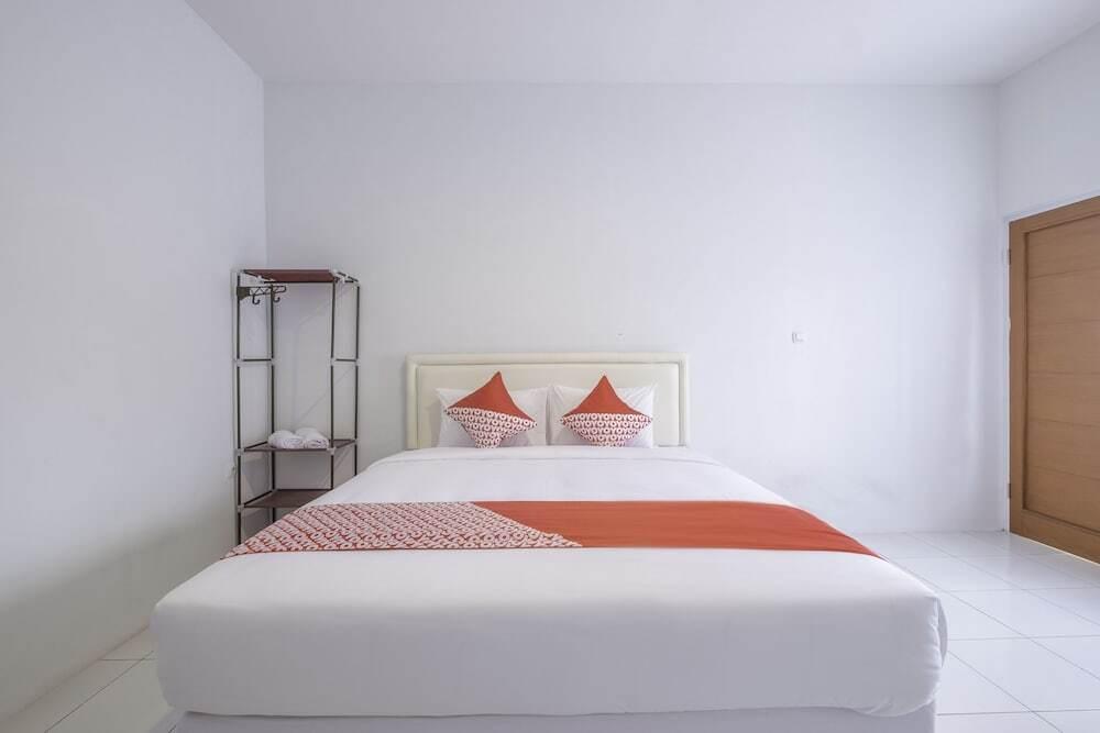Лембанг: Rossan Villa 4 Hotel near Pasar Lembang RedPartner