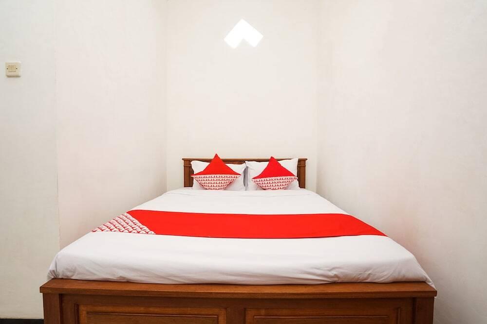Маланг: OYO 302 Karolin Syariah Residence