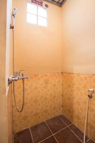Тангеранг: OYO 298 Gemilang Guesthouse