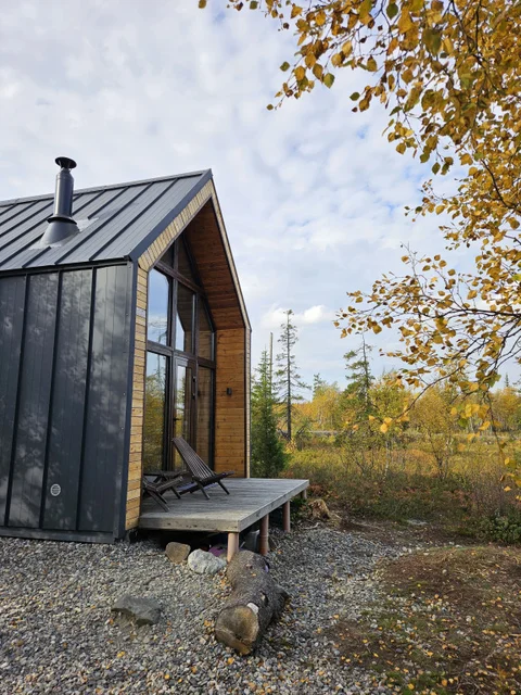 Кола: Aurora Barnhouse	