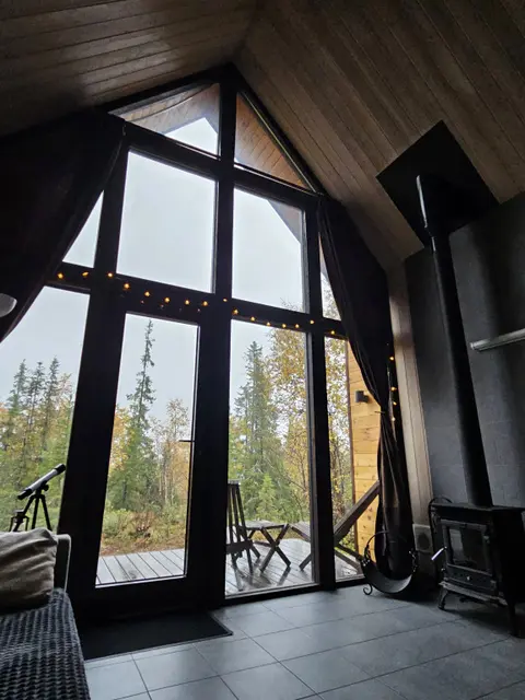 Кола: Aurora Barnhouse	