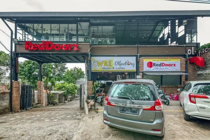 Семаранг: RedDoorz Plus near Akademi Kepolisian Semarang 3