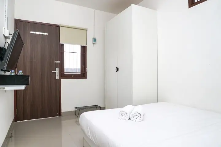 Spacious Studio 2nd Floor at Meruya 8 Puri Kembangan — фото 3