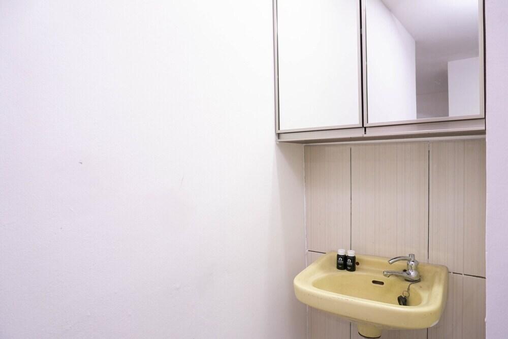 Тангеранг: Spacious Studio 2nd Floor at Meruya 8 Puri Kembangan