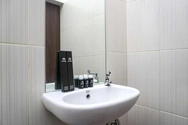 Тангеранг: Spacious Studio 2nd Floor at Meruya 8 Puri Kembangan