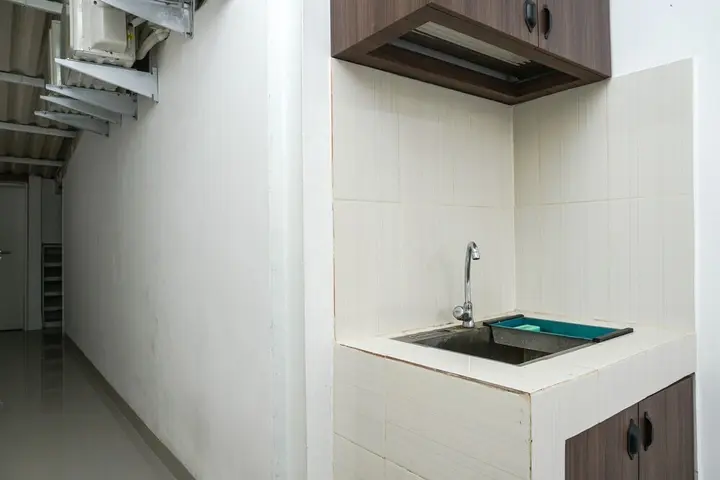 Тангеранг: Spacious Studio 2nd Floor at Meruya 8 Puri Kembangan