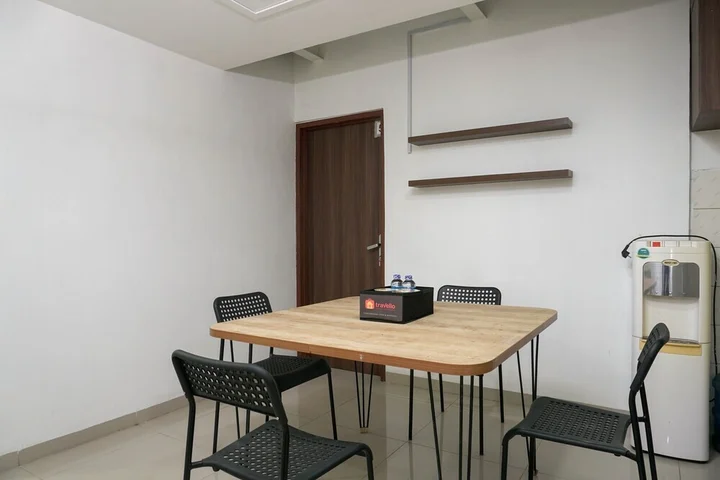 Тангеранг: Spacious Studio 2nd Floor at Meruya 8 Puri Kembangan