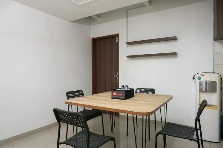 Тангеранг: Spacious Studio 2nd Floor at Meruya 8 Puri Kembangan