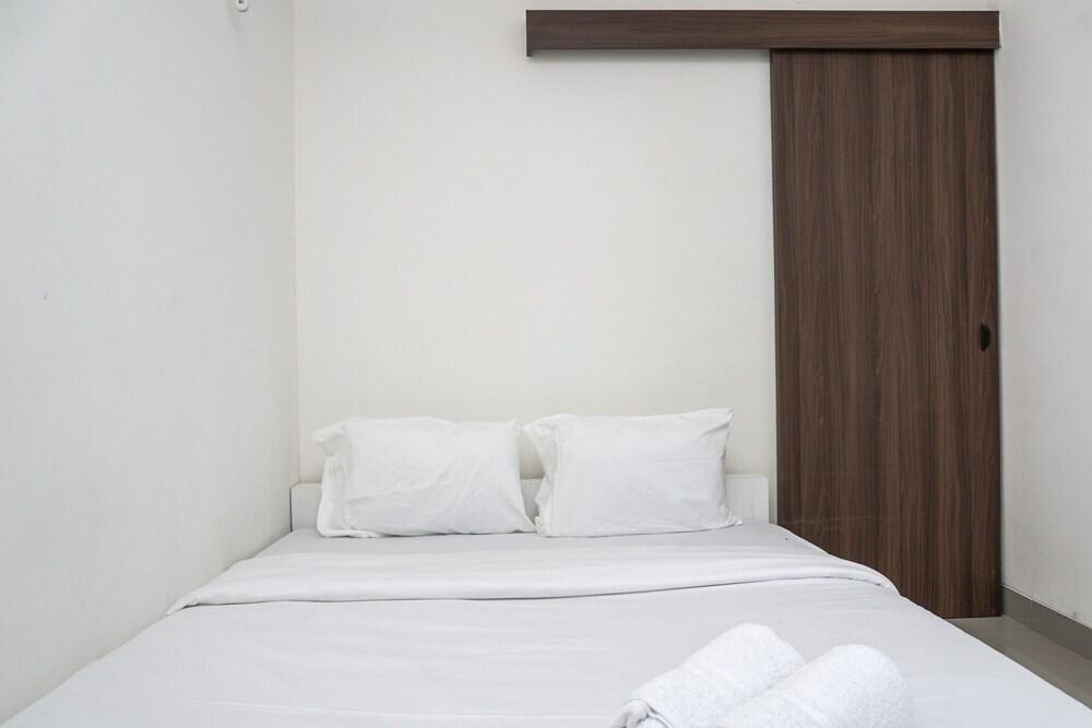 Spacious Studio 2nd Floor at Meruya 8 Puri Kembangan — фото 4
