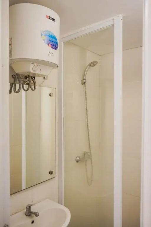 Тангеранг: Comfortable and Simple 2BR Apartment at 19 Avenue