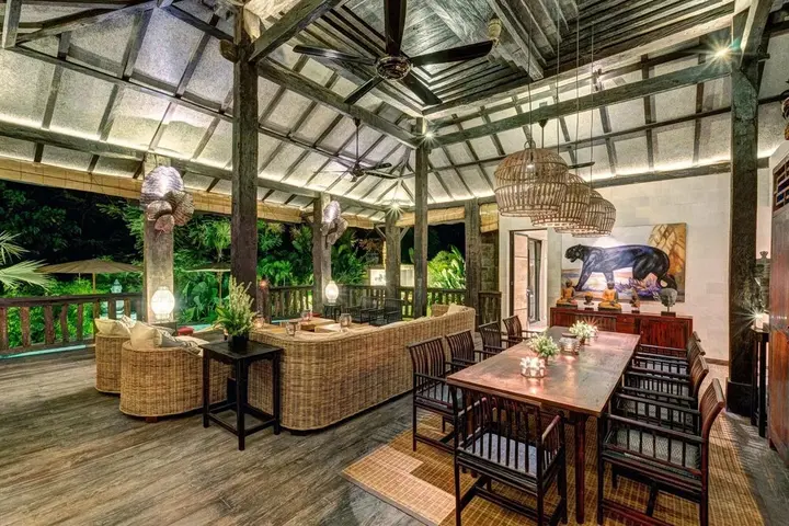 Керобокан: Secluded Wooden Villa, 3 BR, Canggu With Staff