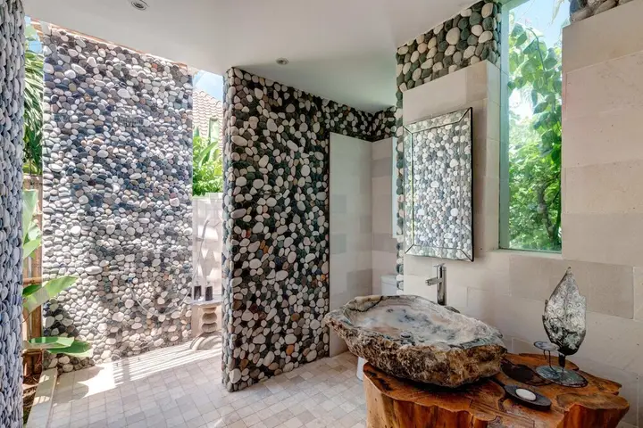 Secluded Wooden Villa, 3 BR, Canggu With Staff — фото 1