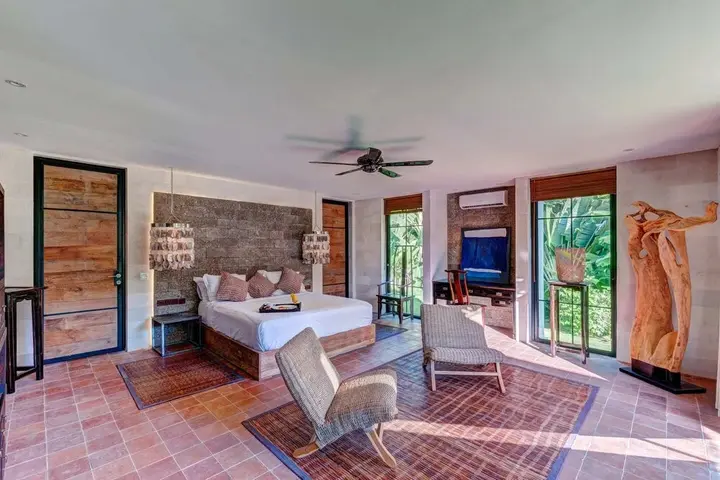Керобокан: Secluded Wooden Villa, 3 BR, Canggu With Staff