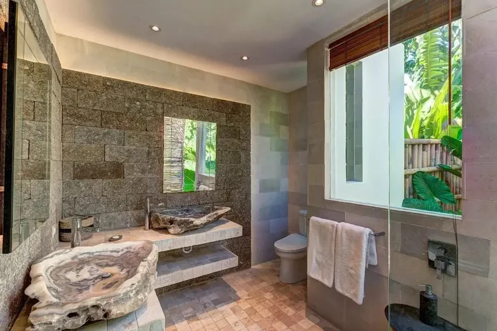 Керобокан: Secluded Wooden Villa, 3 BR, Canggu With Staff
