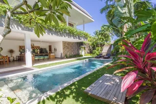 Кута: Colorful Private Villa 3 BR, Seminyak With Staff