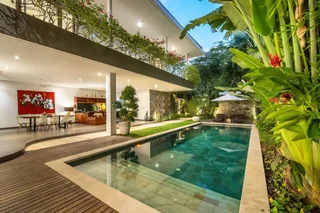 Кута: Colorful Private Villa 3 BR, Seminyak With Staff