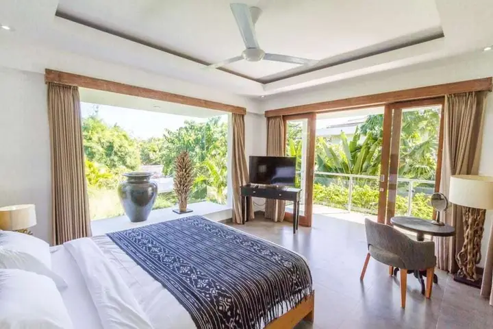 Colorful Private Villa 3 BR, Seminyak With Staff — фото 2