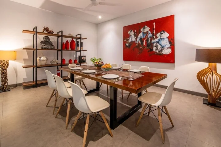 Кута: Colorful Private Villa 3 BR, Seminyak With Staff