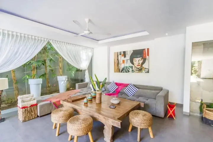 Кута: Colorful Private Villa 3 BR, Seminyak With Staff