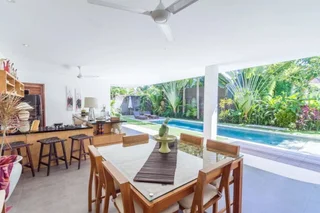 Кута: Colorful Private Villa 3 BR, Seminyak With Staff